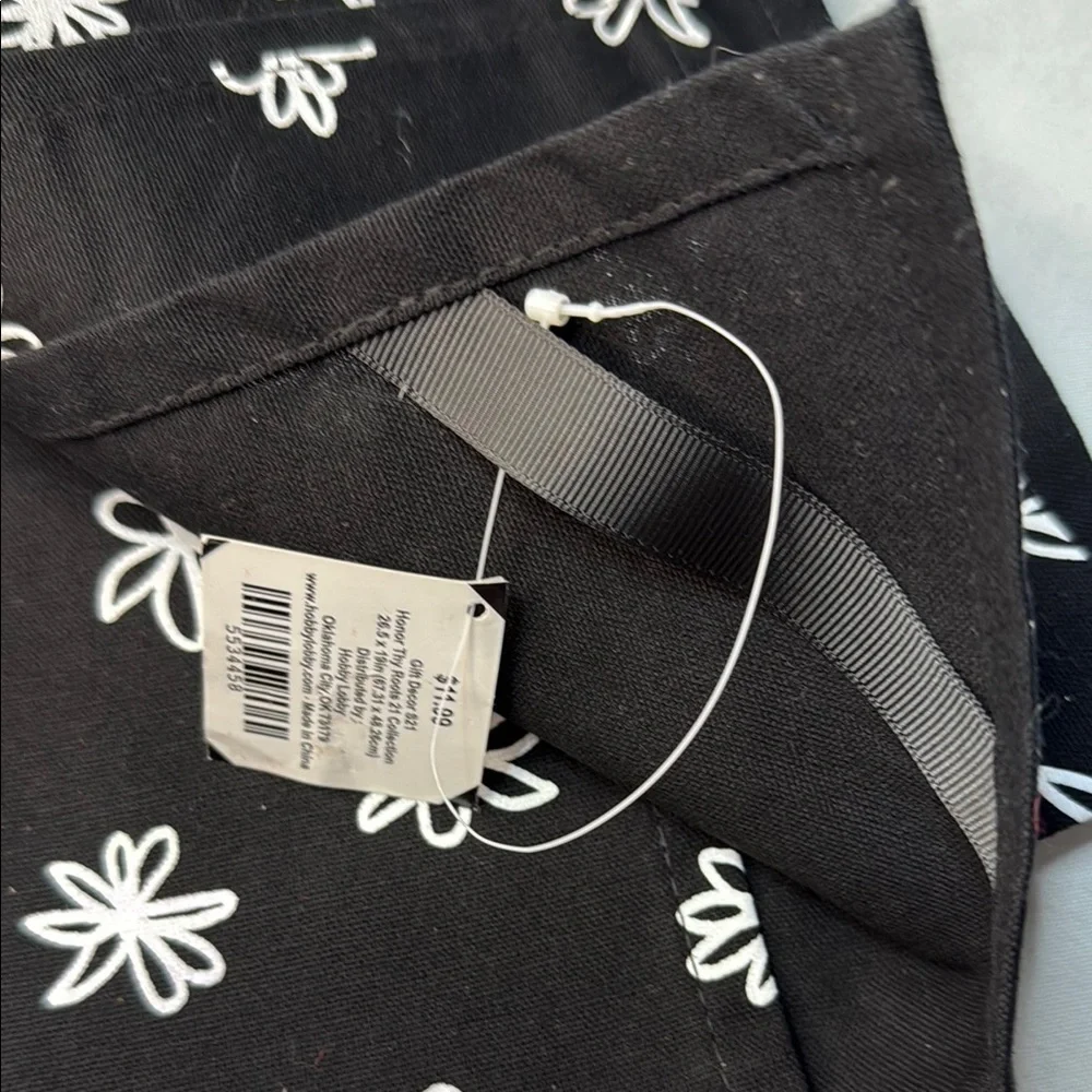 Floral Black kitchen flour sack towel, grandma quite, NWT